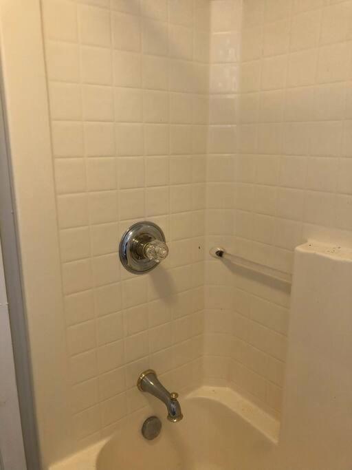 Private 2-Bedroom With Free Parking And Direct Bus To Nyc Manhattan Only 2 Blocks Away Linden Buitenkant foto